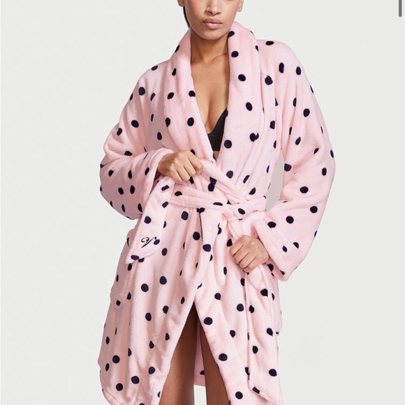***Restocked!!**VS Pink bundle robe plush Sherpa blanket tote bag and pajamas - Picture 3 of 5